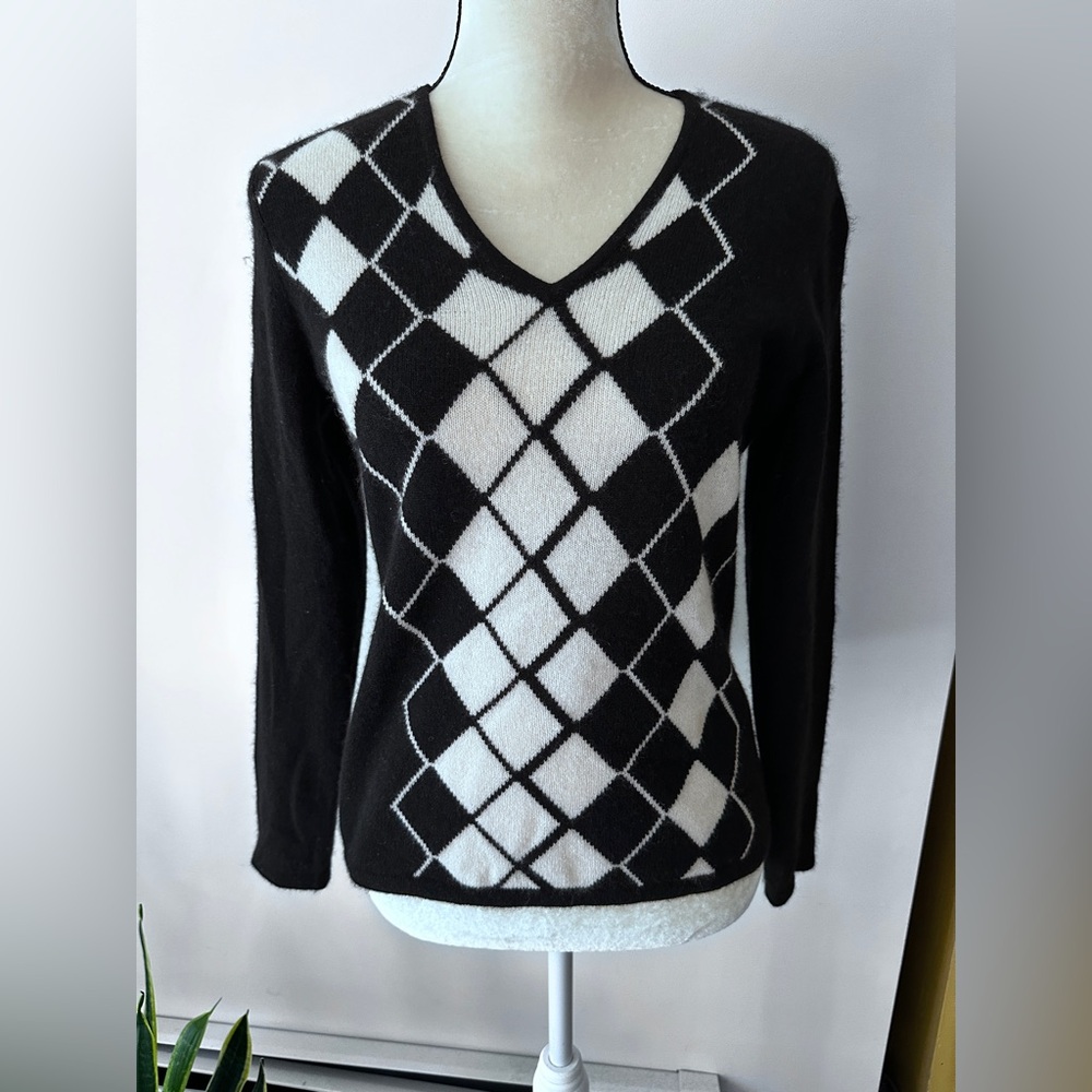 Lord & Taylor vintage sweater 100% cashmere